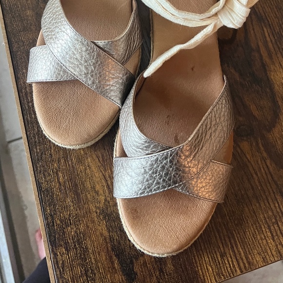 WOMEN'S UGG SANDALS - Picture 3 of 3
